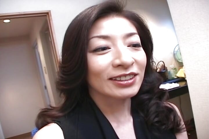 Japanese MILF Love Playing with Toys