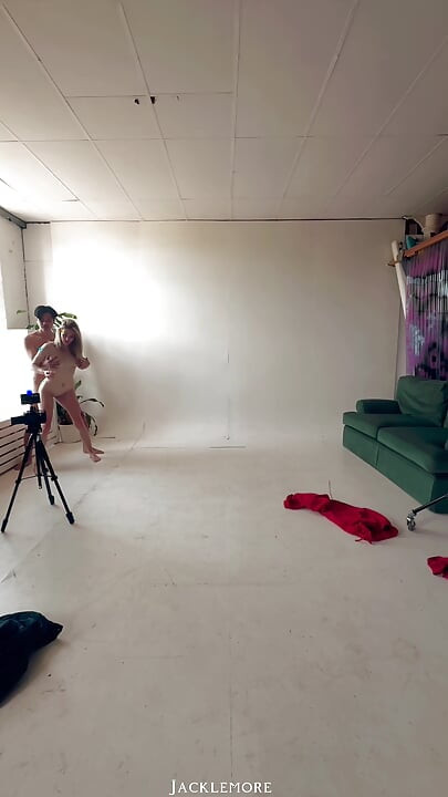 Bts Dolly Love, séance photo, suce et baise brutalement dans le studio