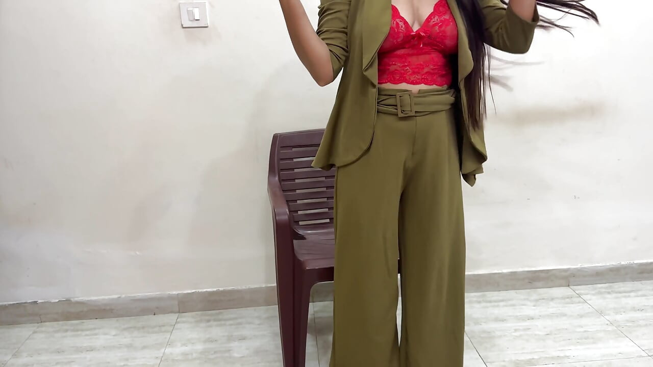 Horny Saara Got Fucked From His Staff for Promotion New XXX Porn in Hindi