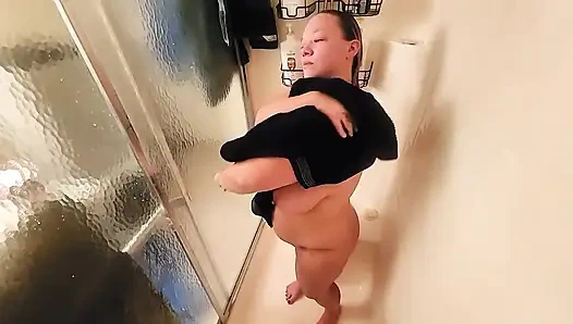 Мыльный душ с большими сиськами с толстушкой Riley Logan