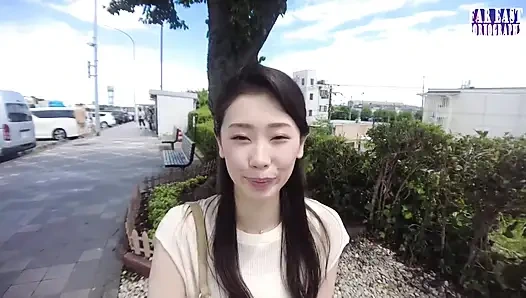 Elegante gulp-nacht mit einer sehnsüchtigen alleinerziehenden mutter, die warme Essenz unter dem offenen himmel genießt ep-2