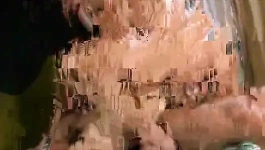 Şehvetli seks fiend yarak emerken ve karalarken sıkı pembe amcığını çarpıyor
