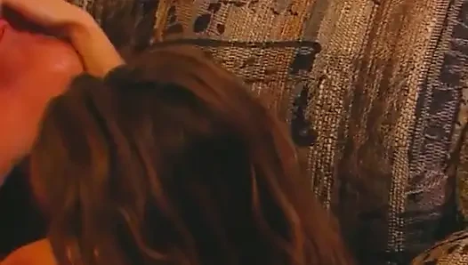 Azgın orta yaşlı seksi kadın yalanıyor, parmaklanıyor ve sert sikiliyor