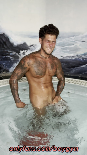 Cums In Jacuzzi Hotel💦 Im An Exhibitionist