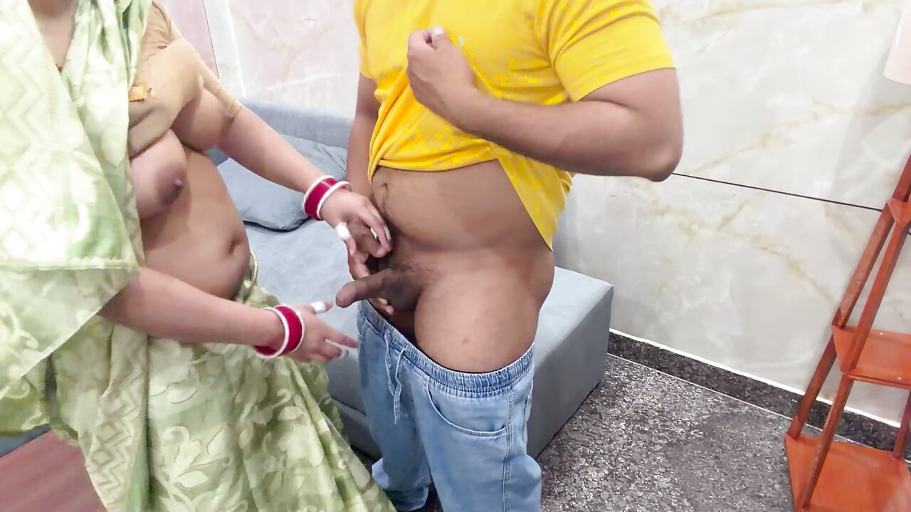 Khoobsurat Akeli Bhabhi Ne Choot Di....