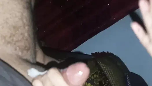 Sana si cewek hamil 8 bulan nyepong kontol pakai lingerie dan bra merah muda bagian 2