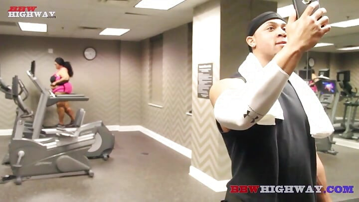 สาวสวยตัวใหญ่ผิวดํานมใหญ่โดนควยแข็ง