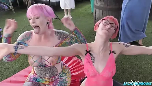 Mürekkepli sürtükler Rosa ve Piggybury ile olağanüstü yaramaz bukkake