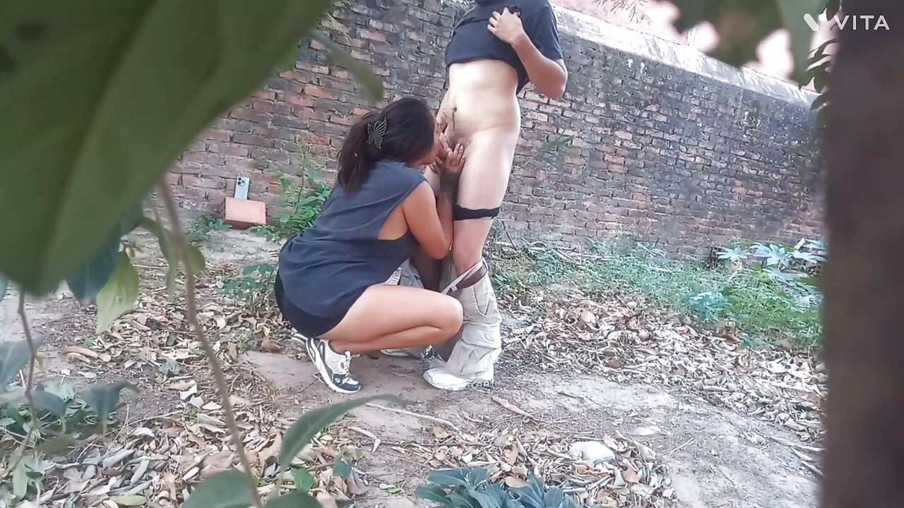 Fucking my sister-in-law in an abandoned house and I record it all without her noticing