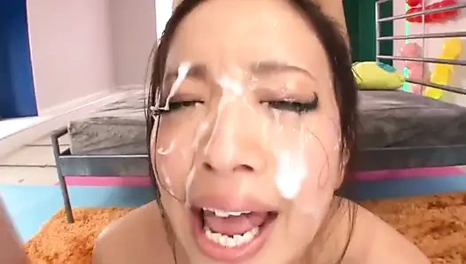 Yüze boşalma ziyafeti isteği - f-cup güzellik daha fazlası için yalvarıyor