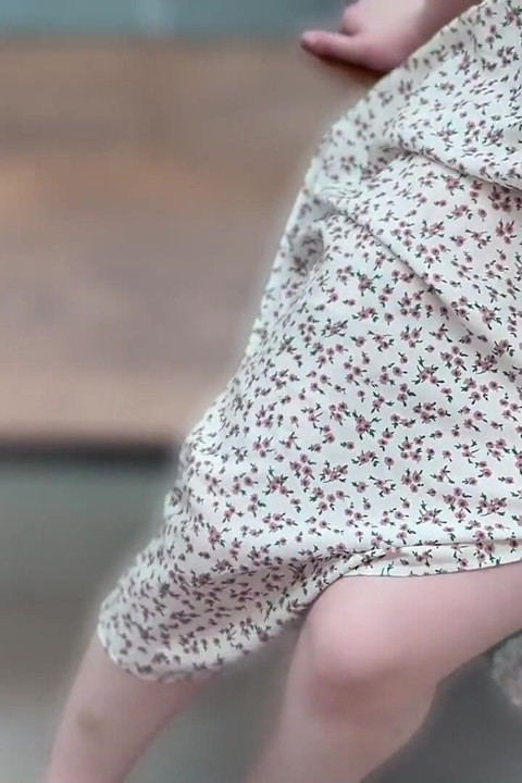 婊子在公共场合滴水, 想要做爱.