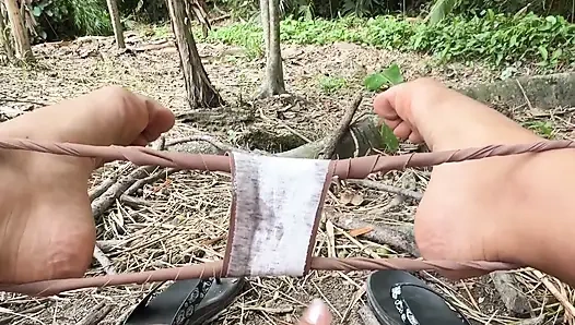 Ben yaramaz bir kızım. Parmaklarımı büyük ıslak vajinamda hissetmeyi gerçekten seviyorum hehehej