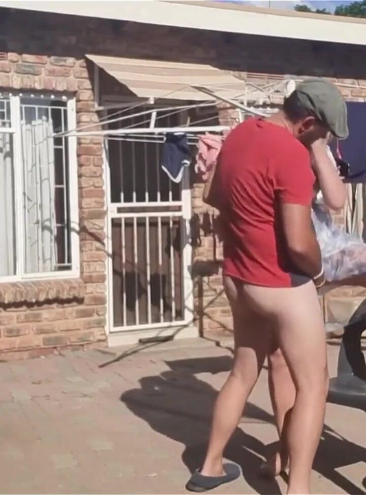 Outdoor-ficken beim ausziehen der wäsche