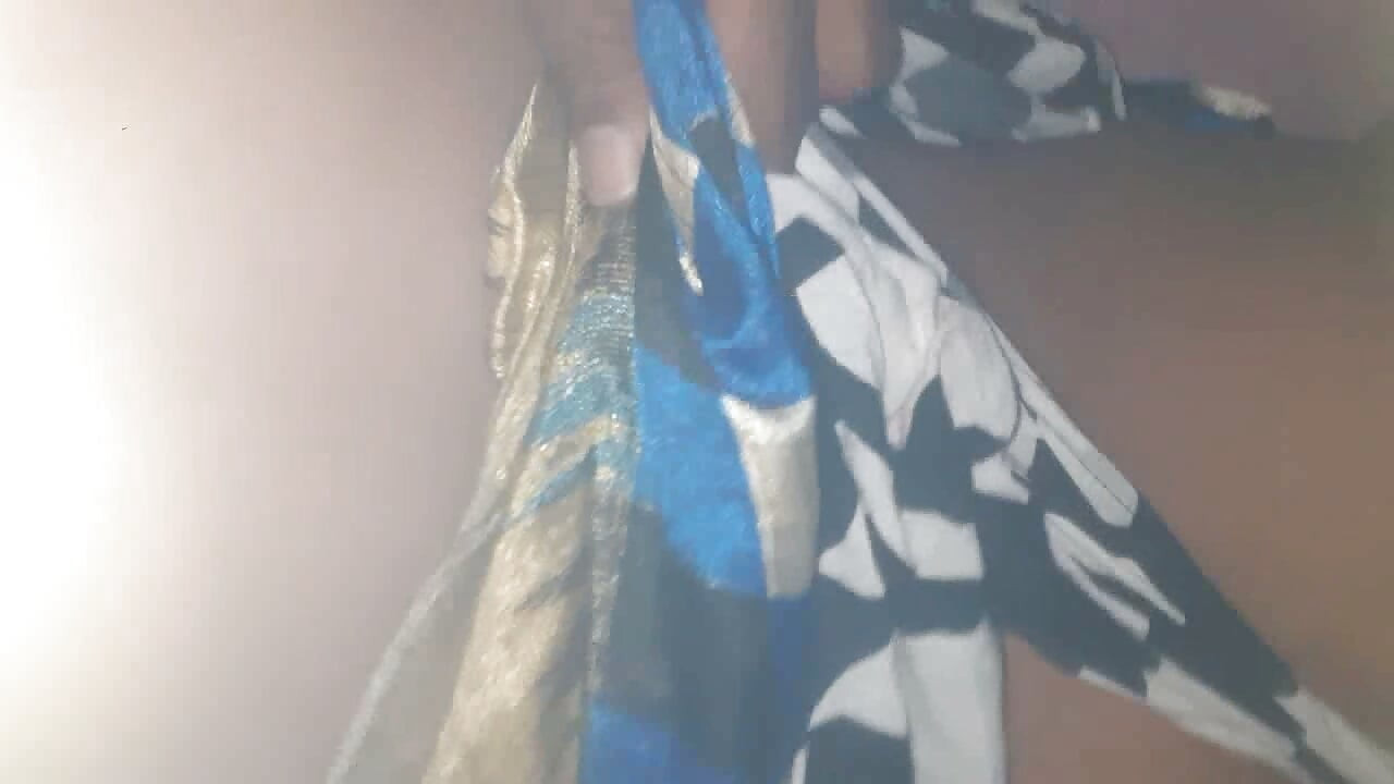 Sinhala LK yan komşu merdivenlerdeki kadın büyük siyah siki amına sokuyor, tek başına sulu amcığı, koca göğüsleri, allapu gedara nangita hikuwa hutta