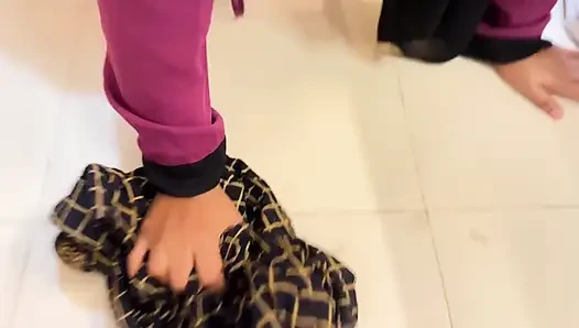 Arabisches hotel, heißes zimmermädchen putzt mein zimmer &ich sehe ihren riesigen arsch und riesige möpse, dann gebe ich ihr ihre grobe muschi & arsch ficken & kommen