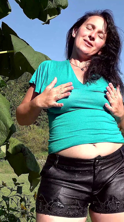 MILF Squirts During Public Fucking