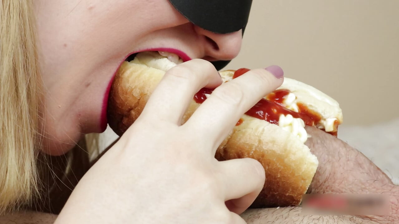 Kurac dovršen u mom posebnom hotdogu