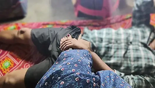 Meine chef-ehefrau gibt mir zusätzliches geld, um meinen schwanz zu lutschen und sperma zu essen, chef nicht zu hause