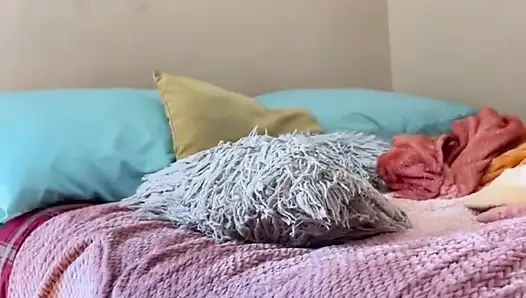 Benimle ne eğlenceli bir seans! Tatlı oğlum tam anlamıyla zamanında büyük bir öbek filme alıyor