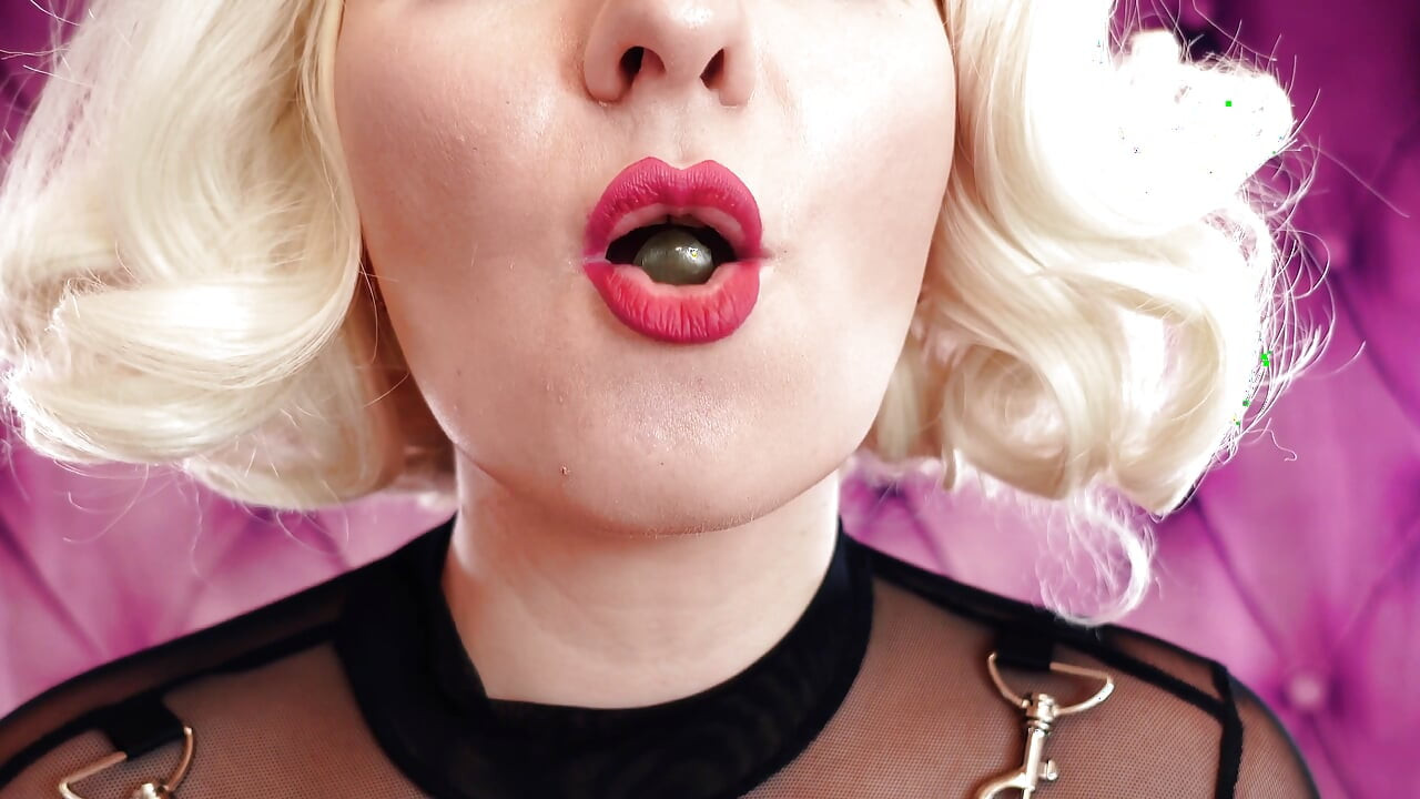 Videoclip sexy SFW cu sunete de bomboane
