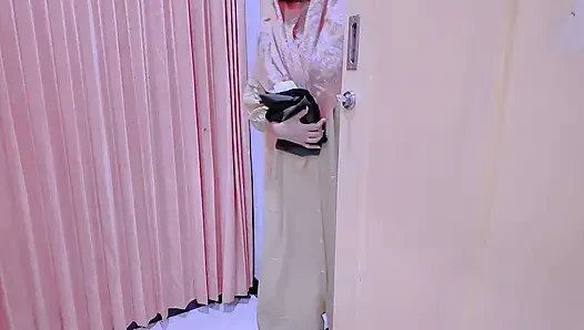 Maid trapped by employer recorded on video while changing clothes in the toilet