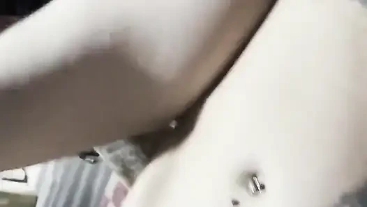 Porno yıldızı sert sikiliyor ve boşalıyor
