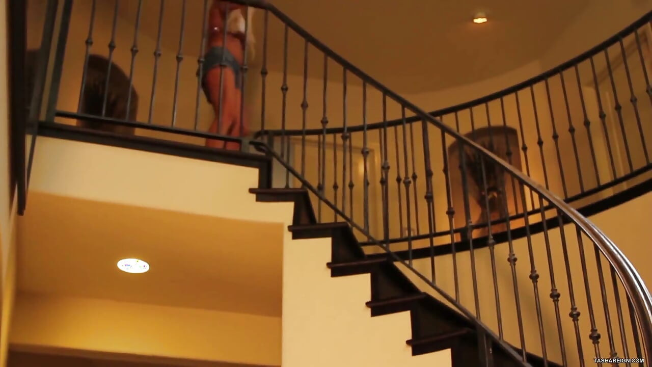 Anal n' amcık oyuncağı mastürbasyonu! Büyük memeli sarışın Tasha Reign!