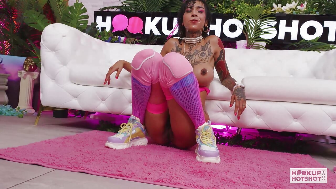 Watch Tatted Gal Ravyn Alexa Open Legs For That Raging Cock