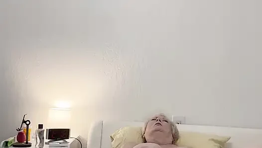 Бабушку трахнул дилдо