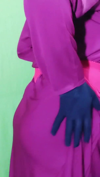 Key moment from "Desi Indian Bhabhi Ki Sari Mein Jordaar Chuday Clear Hindi Audio"