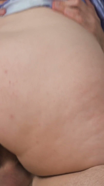 Mama vitregă prinsă fără chiloți - BBW MILF își face fiul vitreg slab să-i lingă pizda apoi să o futa tare înainte să se urce și să ia o pulă uriașă | Clip 2