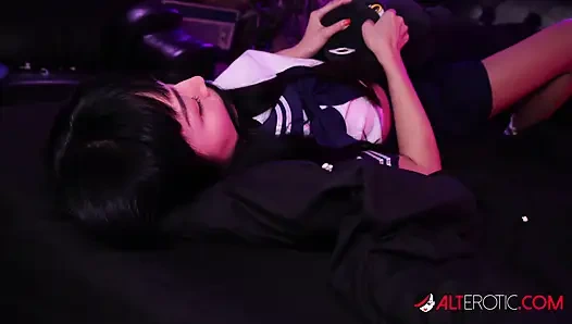 Marica hase terangsang saat menonton film