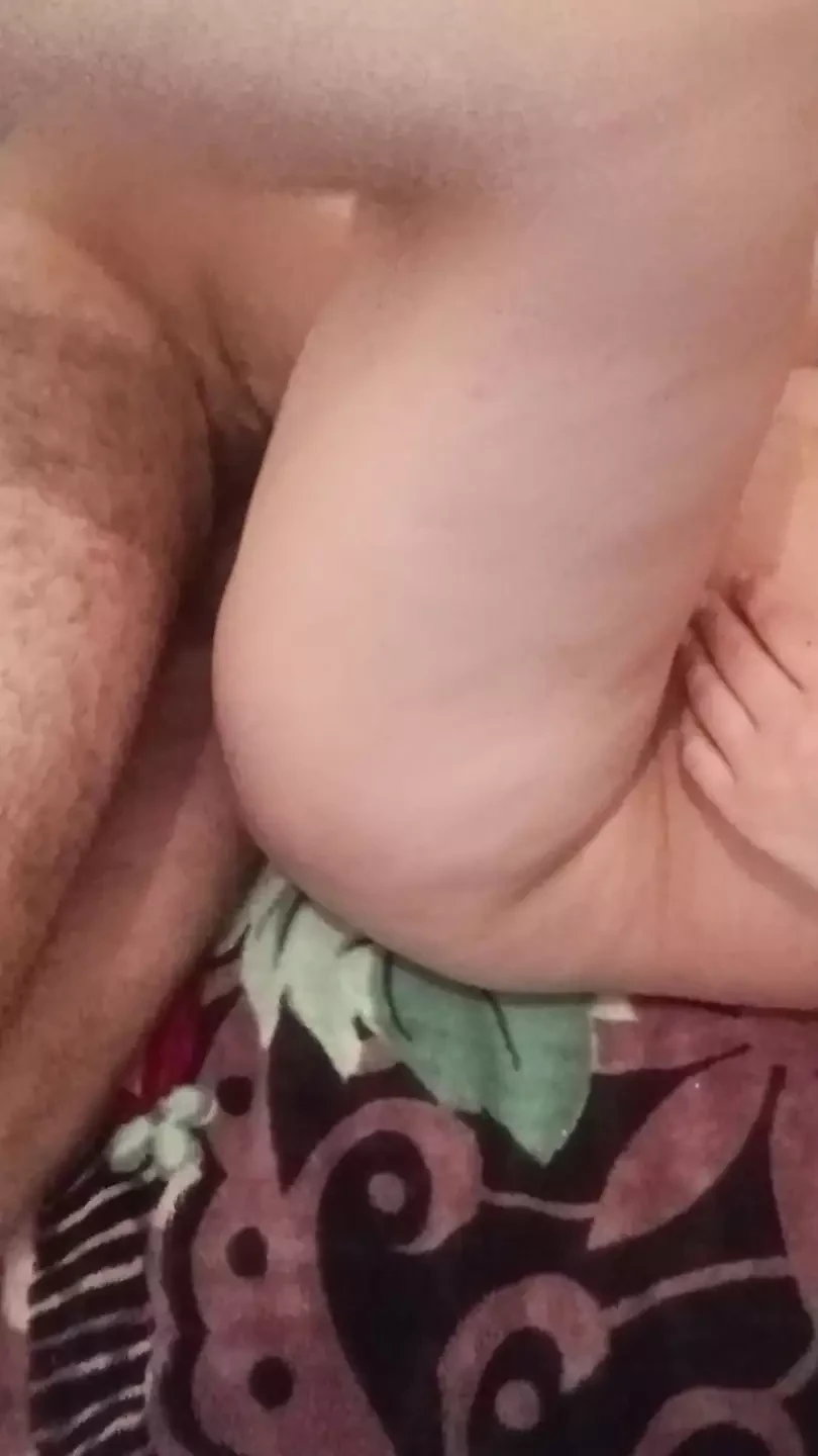 Li bra yhwi mrati marhba bih ykhali msag f privi wli brat thawa knäppa hiya marhba biha doz privi
