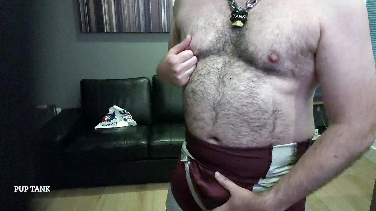 Muscle pup flexes in singlet and jerks off