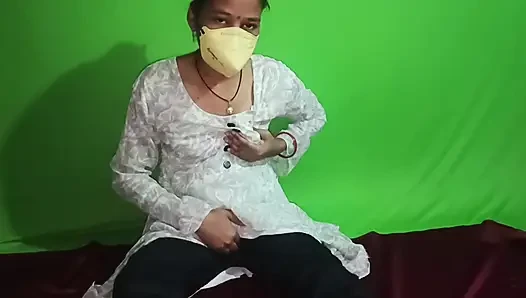 Sudha Bhabhi, a resident of Lucknow, took off her frock and showed off her frock.