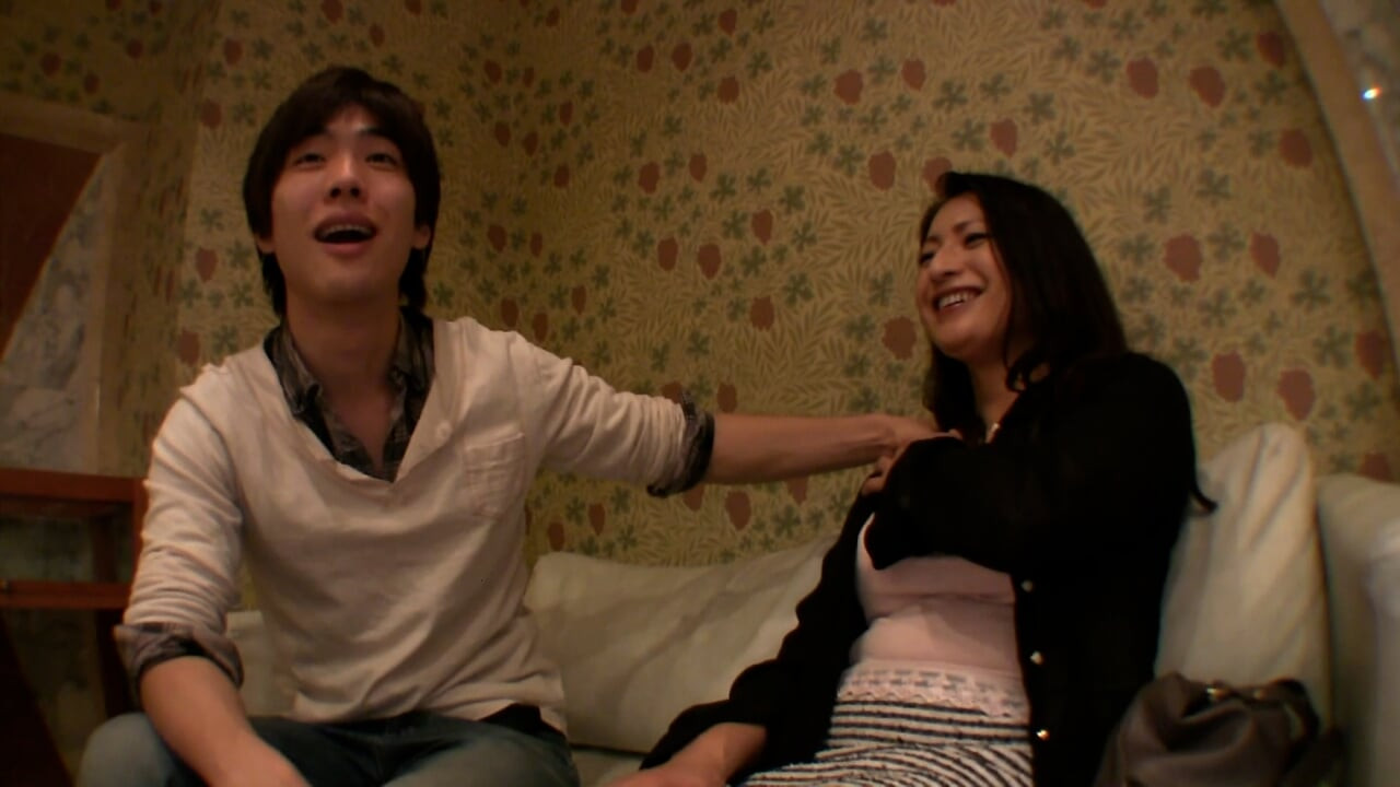 H091F03 A sexy, feromon-type busty mature woman. She loses herself in happiness and climaxes repeatedly with a handsome male actor!