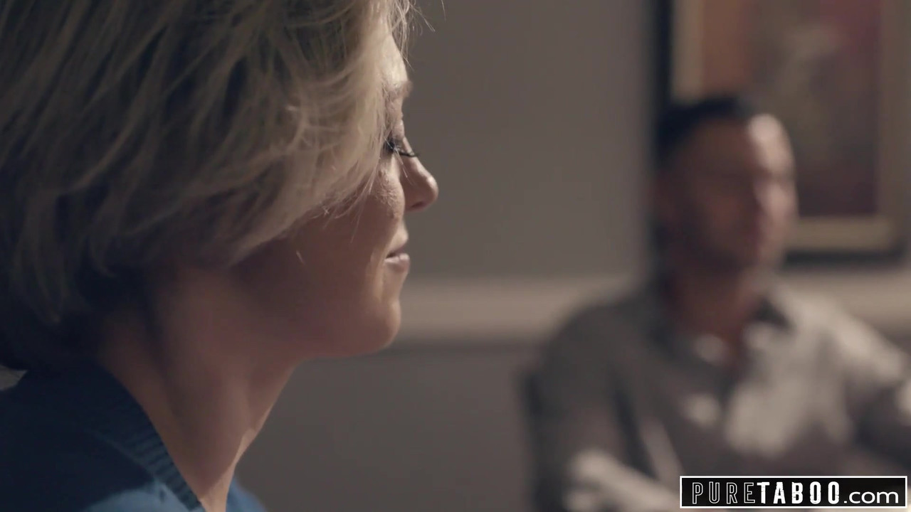 纯禁忌的继父母和继兄弟欢迎新妹妹