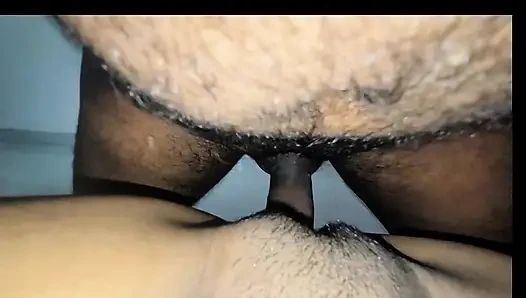 Net sesli ateşli Hintli üniversiteli kız otelle sikişiyor