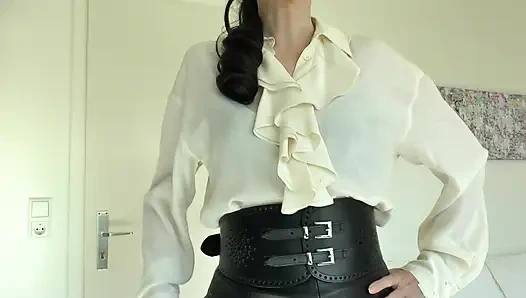 Широкие тугие ремни, часть 76, дама Victoria Valente