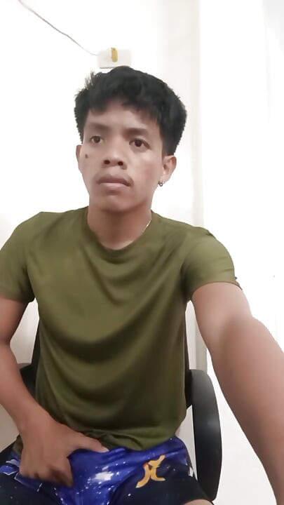 Pinoy Twink Gets Horny at Home