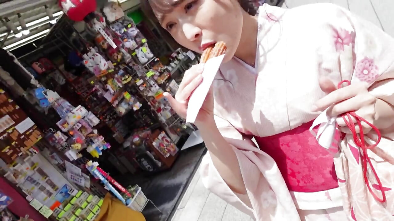 순수한 백인 날씬한 몸과 흰색 복숭아 엉덩이! 시내에서 자란 신선한 새로운 대학원 사무실 여성!