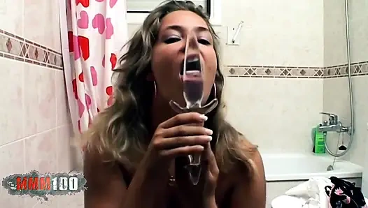 Calia-b: büyük doğal memeli Fransız kız calia b küvetin kenarında yaramazlık yapıyor