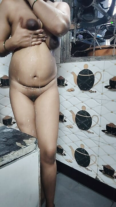 indian girl bathing nude