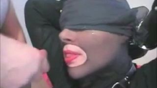Немецкая бдсм-проститутка получает камшот на лицо
