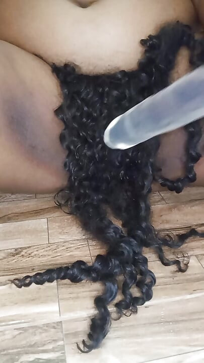 Putting a huge cock in her cunt, hairy.