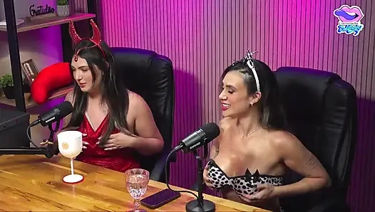 Heiße Tätowierte Brünette Latina Rülpst Und Masturbiert