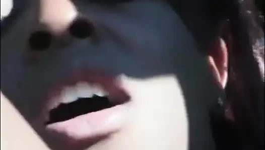 Lesbian kulit hitam toket besar menjilati memeknya colok memek di taman