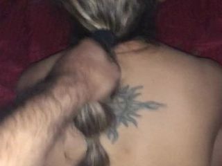 髪を引っ張る熟女セックス