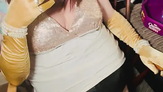 Гламурная Tina Snua курит 2 сигареты, кончик к хвосту в атласных перчатках - Snap вдыхает дрейфующий дым OMI OME, дымовые кольца