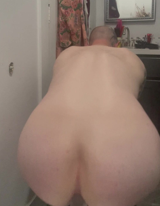 H-Town Sissy Bottom exposes himself and his wet Bussy using a woman’s dildo on himself needing a boyfriend pt two